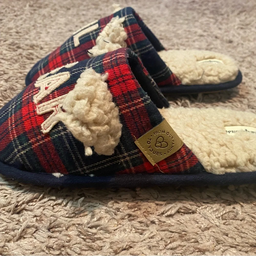 Lil‎ Bear Youth Slippers NWOT